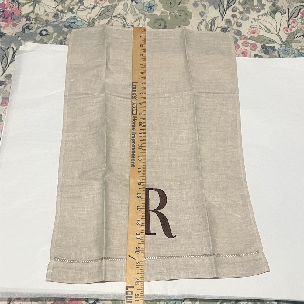 Monogrammed Mudpie Linen Tea Towels with 'R' - Picture 2 of 6